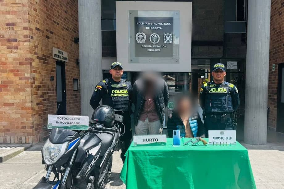 Durante la reacción policial, dos sujetos fueron capturados en flagrancia mientras intentaban hurtar COP 30 millones.