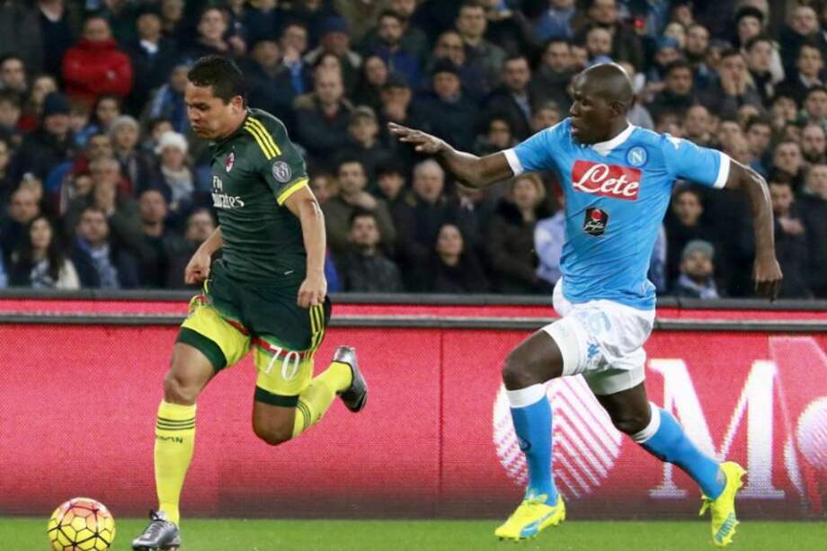 Carlos Bacca (i) fue sustituido por el francés Jeremy Menez. / AFP