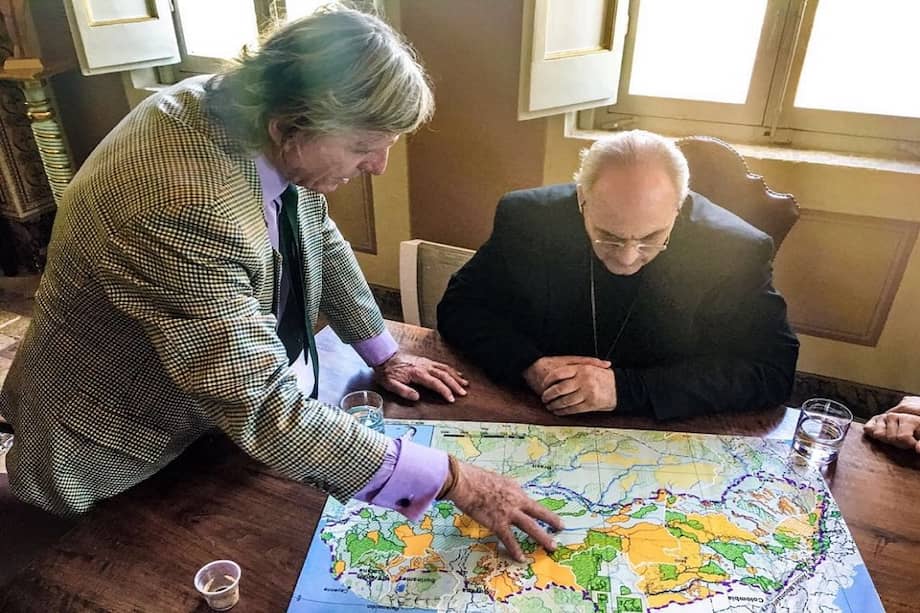 Martin von Hildebrand explicando el Corredor AAA al canciller de la Academia de Ciencias del Vaticano, Marcelo Sánchez Sorondo. Vaticano. / Cortesía Martin von Hildebrand