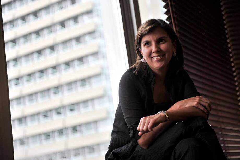 Ana Fernanda Maiguashca asegura que la vida en el Banco de la República le permite dedicarse más a su familia, a ser mamá, a leer y a bailar. / David Campuzano