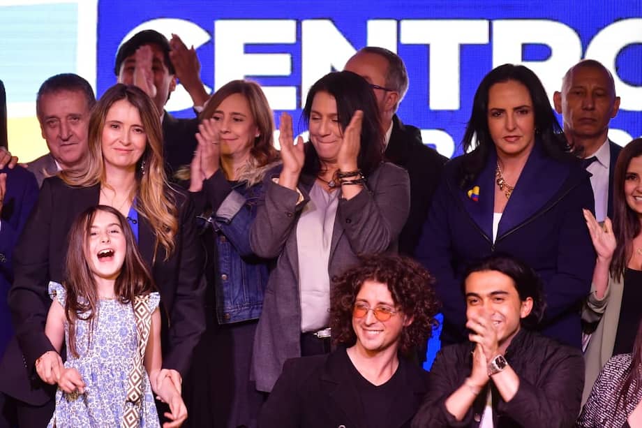 Las senadoras Paloma Valencia, Paola Holguín y María Fernanda Cabal durante el anuncio de la candidata oficial para las elecciones presidenciales de 2026.