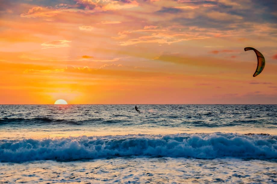 La visibilidad alcanzada por su selección en el Mundial 2026 ha despertado el interés por este destino emergente del Atlántico, conocido por sus playas, volcanes, ciudades musicales y naturaleza.