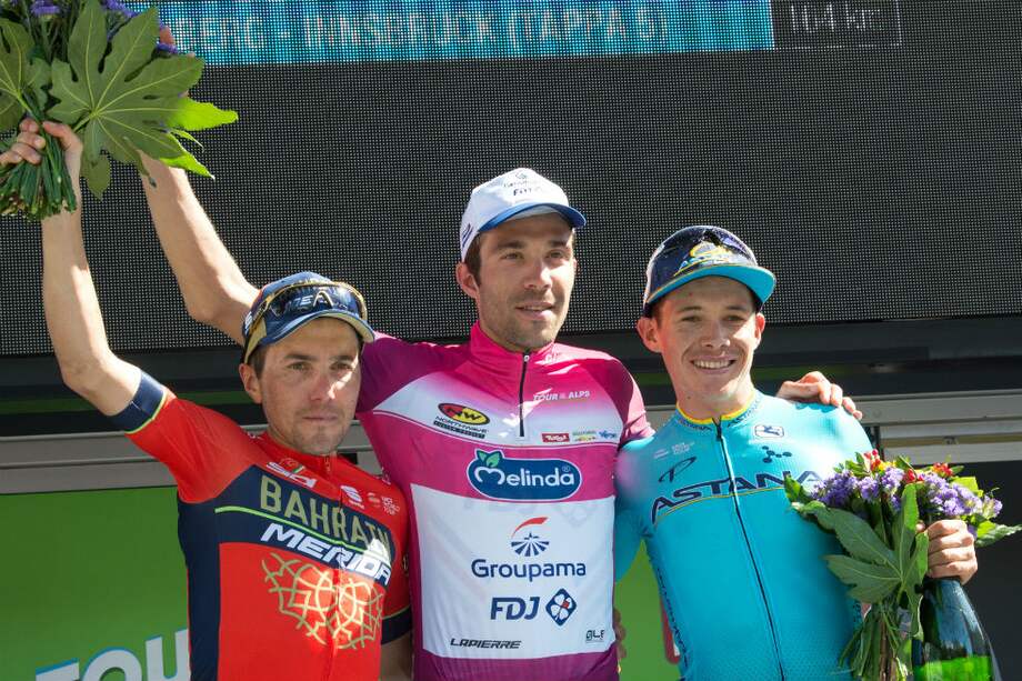 El podio final estuvo compuesto por Thibaut Pinot (centro), Domenico Pozzovivo a su derecha y Miguel Ángel López. / AFP