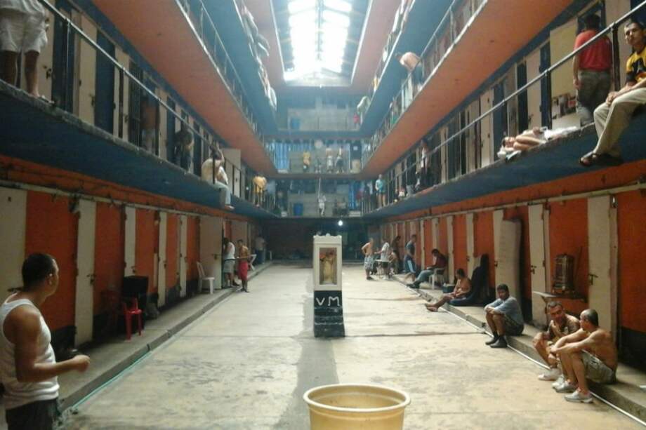 Buscan instalar barrera de protección en cuarto piso de cárcel Picaleña, por muerte de presos