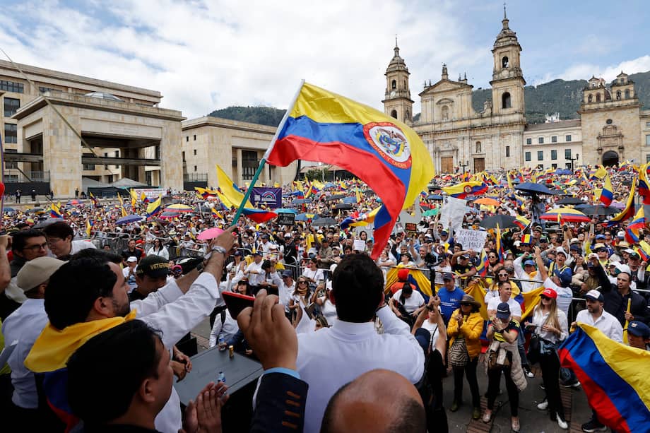 Así reacciona el mundo político a las marchas de la oposición.