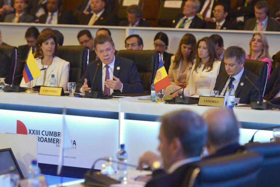 El Presidente Juan Manuel Santos resaltó ese sábado ante sus homólogos de Iberoamérica los avances obtenidos en Colombia en materia de erradicación de la pobreza, gracias a un nuevo enfoque e innovación en la política social.