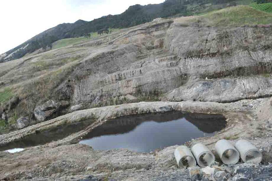 La construcción del embalse en el Pantano de Arce, en Subachoque, costó $5.660 millones. Luego de seis años, la obra está abandonada. / Gustavo Torrijos