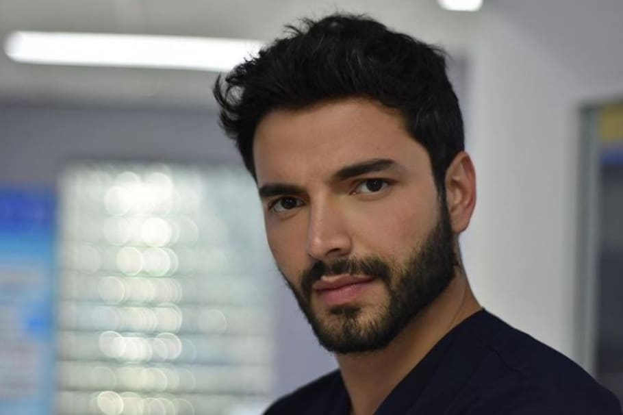 Sebastián Carvajal interpreta al doctor Carlos Pérez en Enfermeras.