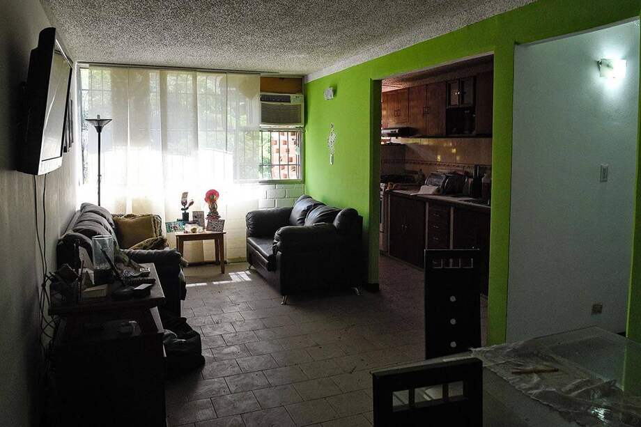La sala de un apartamento abandonado en Venezuela.
/ AFP