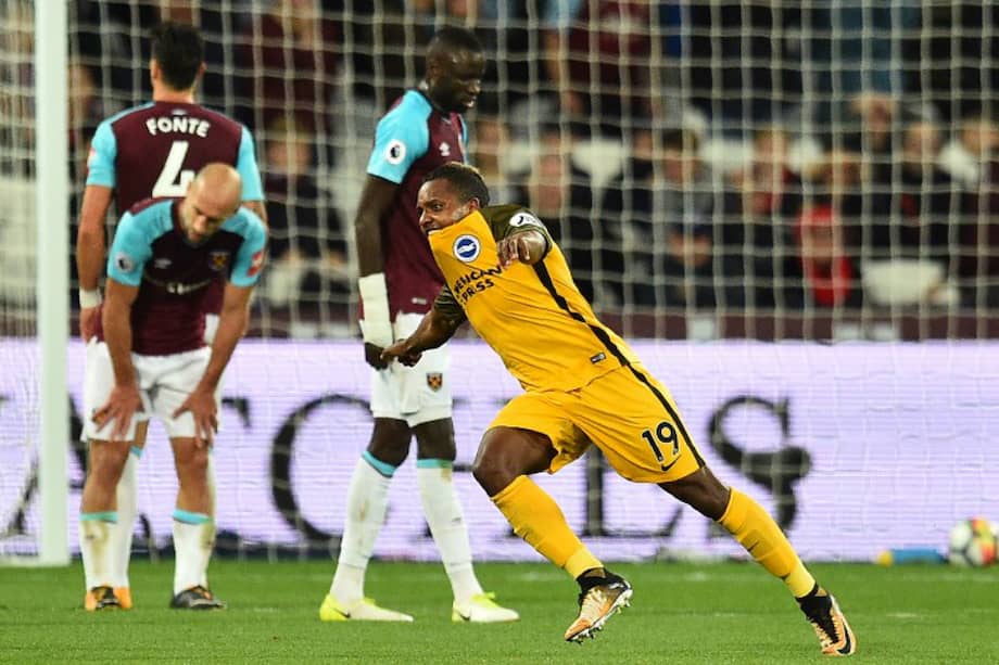 Izquierdo celebra su primer gol con el Brighton. / AFP