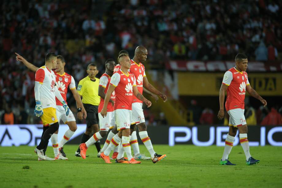 Tras su victoria en el clásico ante Millonarios, Independiente Santa Fe quedó con tres puntos más que el Júnior de Barranquilla. / Cristian Garavito - El Espectador