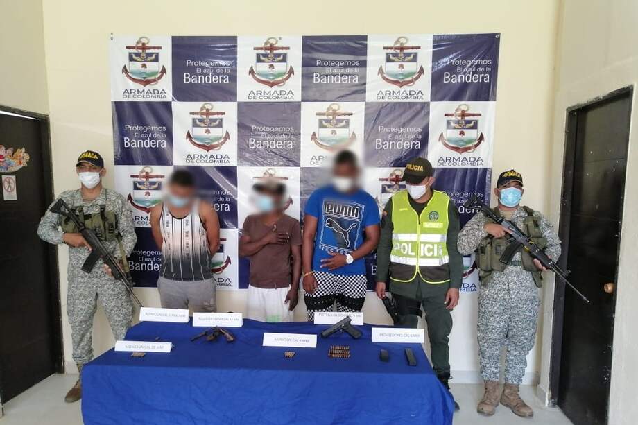 Presuntos miembros del Clan del Golfo, a quienes se les incautó material de guerra en el Bajo Baudó, Chocó