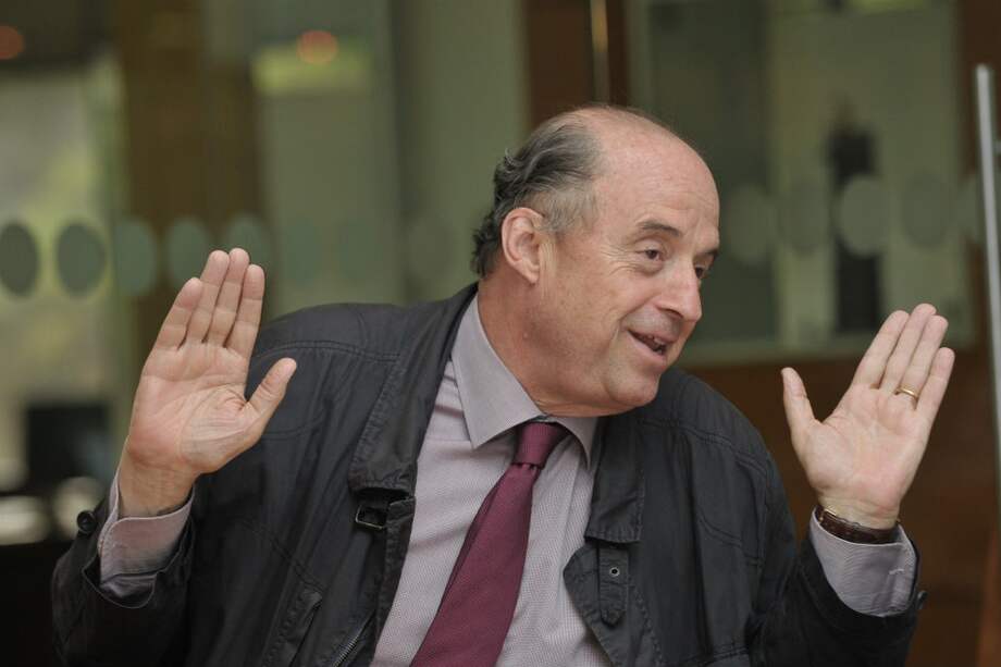 Álvaro Leyva fue mediador durante el proceso de paz con el M-19 y desde entonces ha tenido la voluntad de buscar con alzados en armas una salida negociada al conflicto. / Gustavo Torrijos.