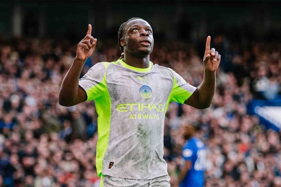 Jérémy Doku celebra uno de los goles de Manchester City.