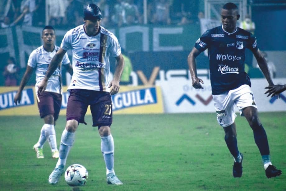 El paraguayo Gustavo Adrián Ramírez (izq.) y Hárold Preciado, autores de los goles. / Dimayor