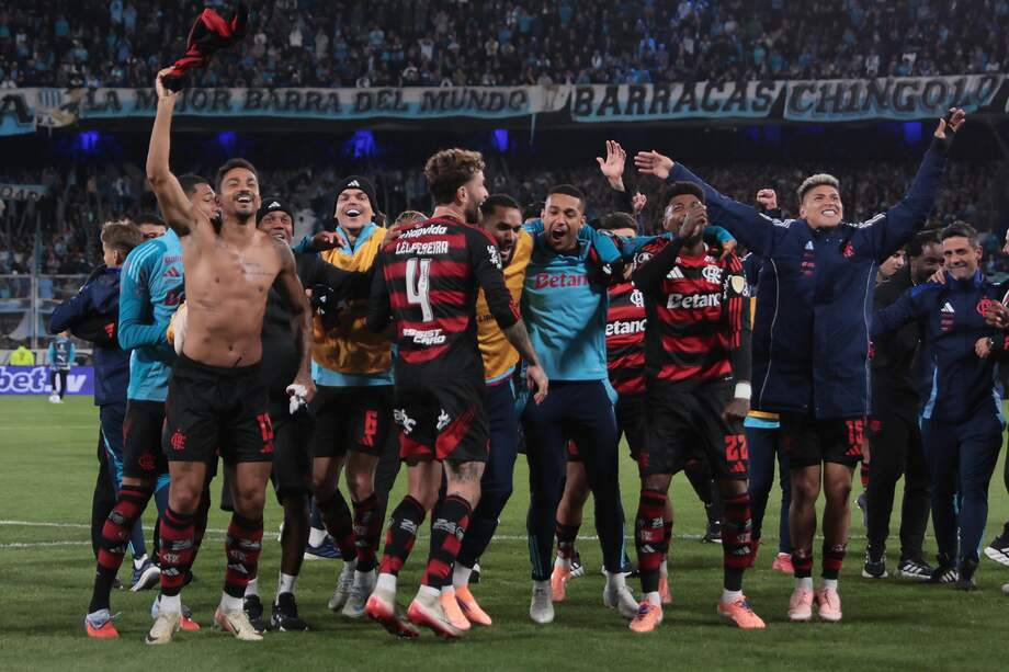 Flamengo players celebrate their qualification to the final of the Copa Libertadores 2025.