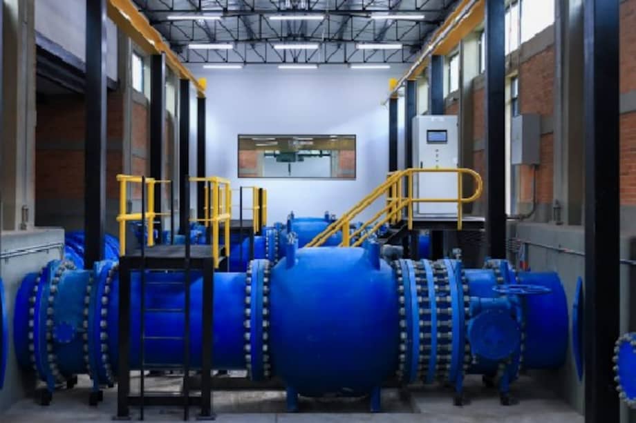 La central ahora trabaja con sistemas automatizados para el manejo de las presiones de agua.