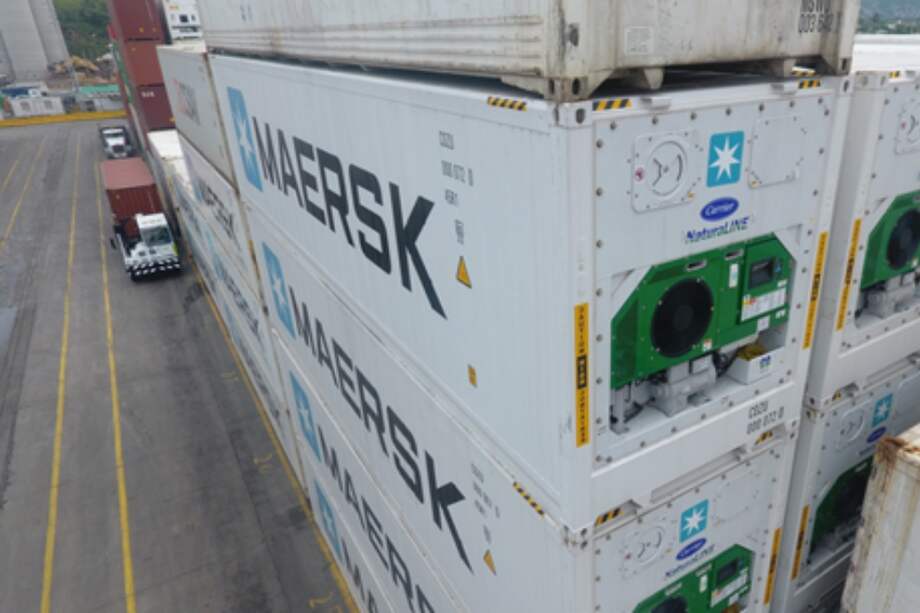 Contenedores Natural Line en patio de almacenamiento. / Cortesía