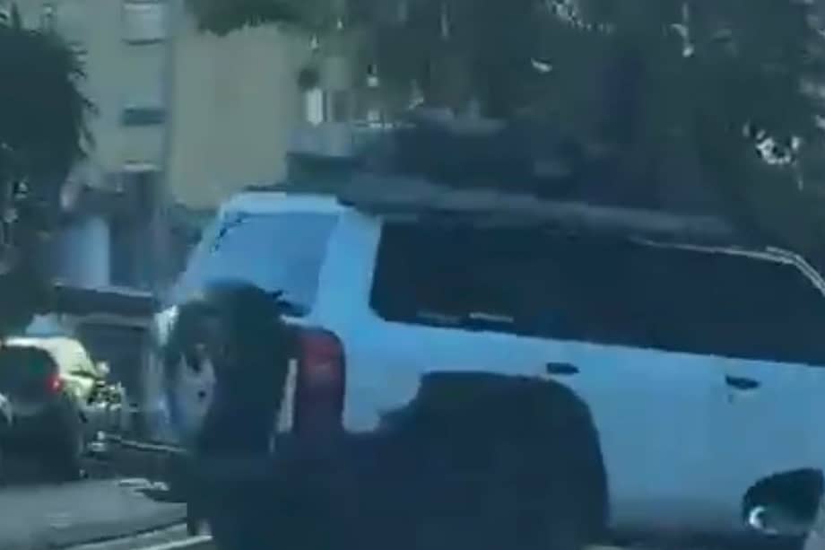 La Secretaría de Movilidad identificó al conductor de la camioneta tras la maniobra registrada en la calle 116, en el norte de Bogotá.