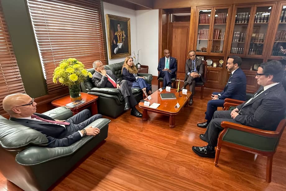 El presidente Abelardo de la Espriella tuvo su primera reunión con el Consejo de Estado, la Corte Suprema y la Comisión de Disciplina Judicial en el Palacio de Justicia.