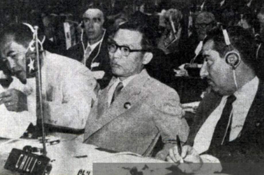 En la foto Carlos Dittborn, organizador del Mundial de Chile 62 en un congreso de la FIFA / memoriachilena.cl