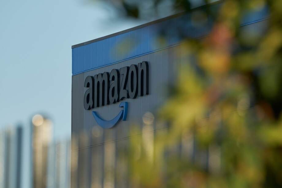 Centro logístico de Amazon en San Diego, California. - Imagen de referencia