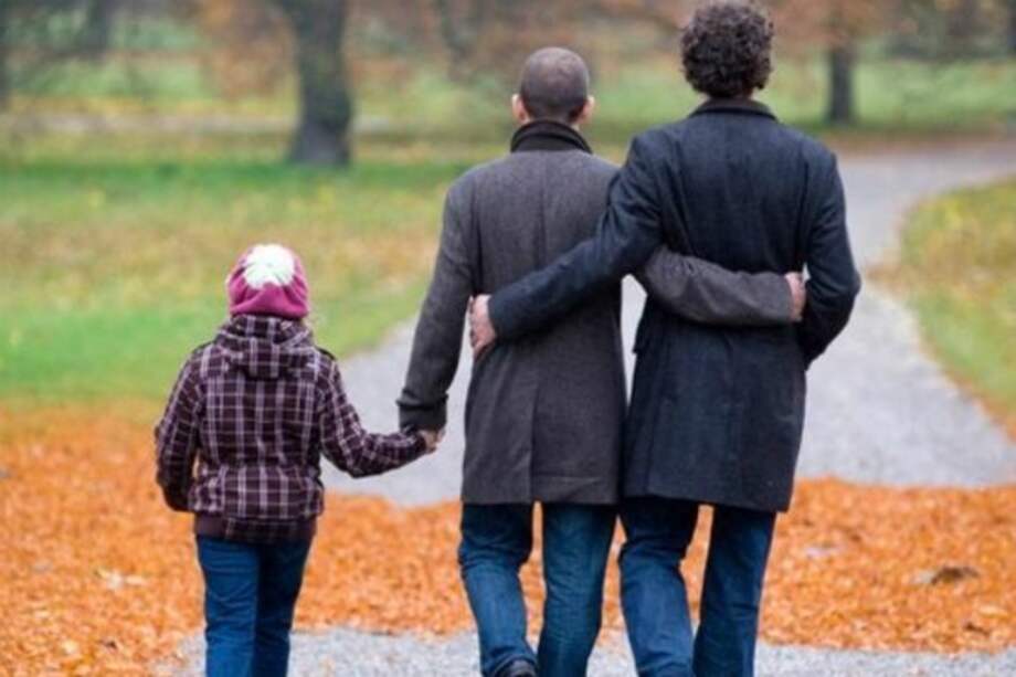 No se privilegiará a homosexuales en adopción de menores: Gobierno