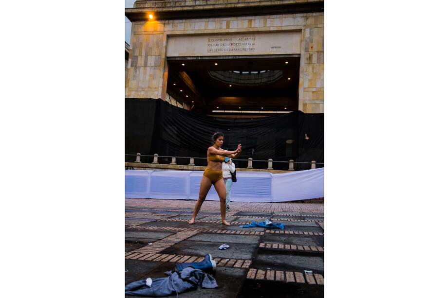 María Paula Rodríguez en la Semana de muestras de prácticas performativas.