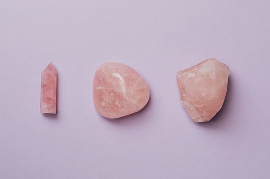 Muchas personas relacionan los cuarzos con estabilidad y balance, por ello, si tienes un cuarto rosa, así lo puedes activar.