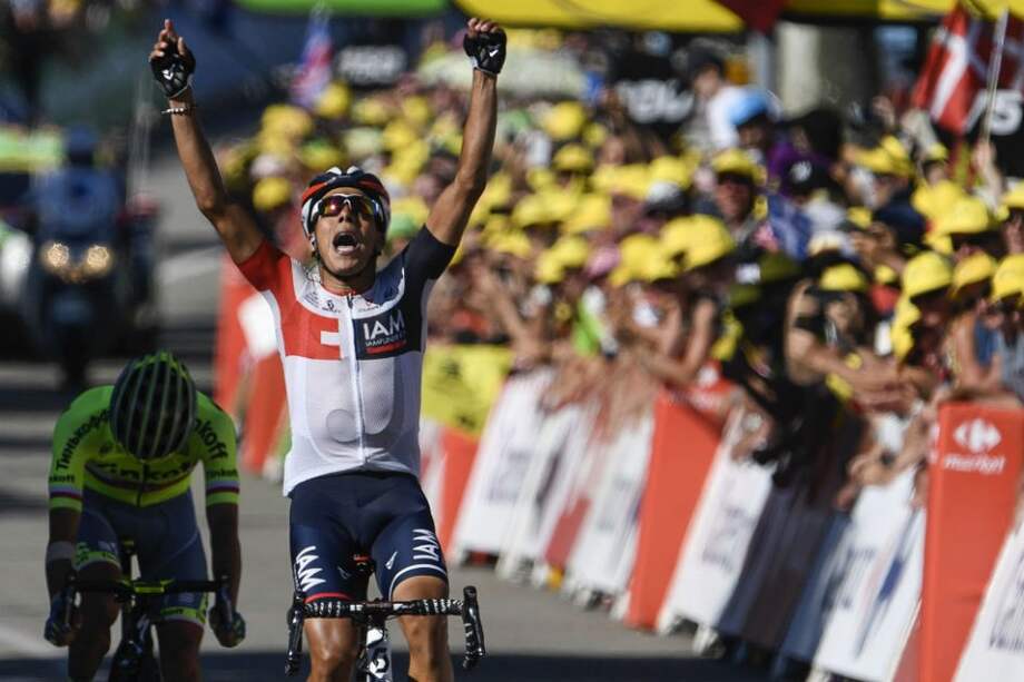 Jarlinson Pantano celebra la victoria en la etapa 15 del Tour. Foto: AFP