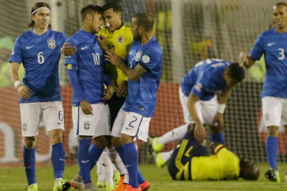 Neymar en el partido que terminó con incidentes tras la victoria de Colombia 1-0 en la Copa América de Chile. / EFE