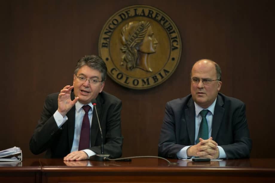 El ministro de Hacienda, Mauricio Cárdenas, y el gerente del Banco de la República, José Darío Uribe.