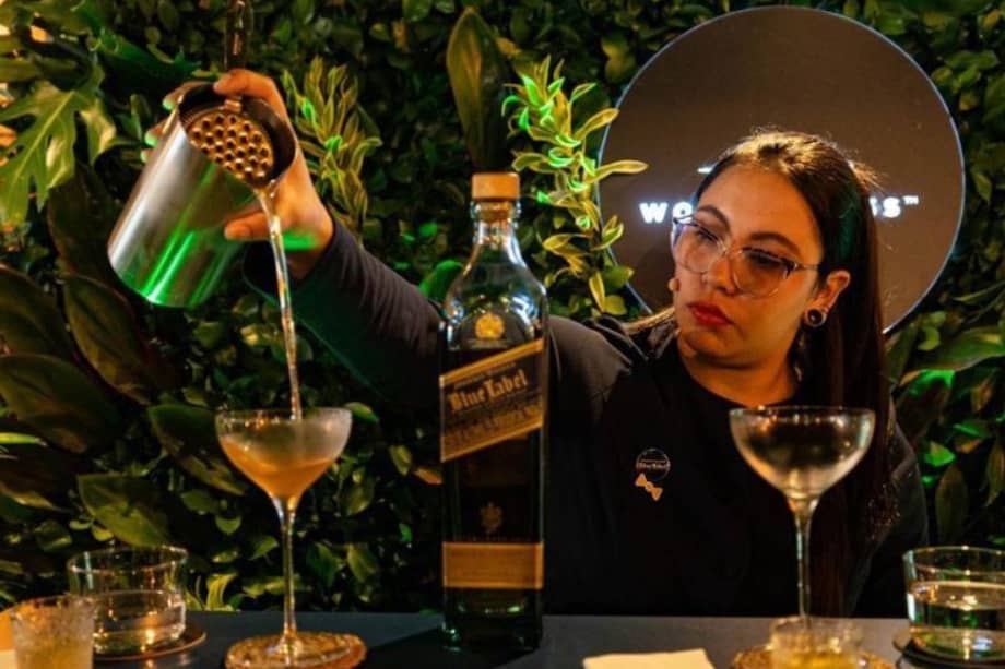 La ganadora deslumbró al jurado con su cóctel Blue and Sauvage, una propuesta sensorial que evocó la riqueza amazónica y la elegancia contemporánea.