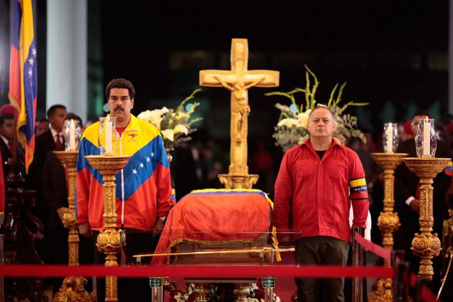 Chávez murió "invicto, invencible, victorioso": Raúl Castro
