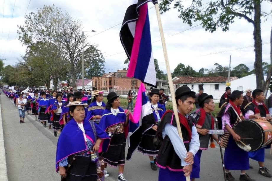 Autoridades Indígenas del Sur Occidente manifestándose en las calles.