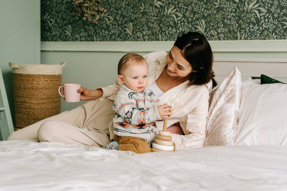 En lugar de solo escuchar las palabras de los adultos, los padres que toman tiempo para tener “conversaciones” con sus bebés pueden aportar para moldear sus futuras habilidades lingüísticas.