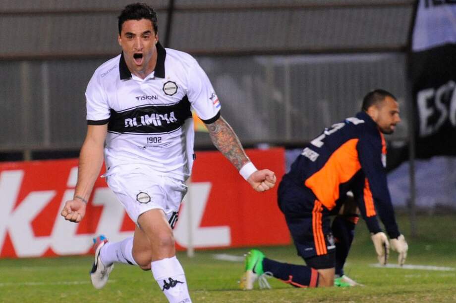 Juan Manuel Salgeiro celebra la clasificación del equipo paraguayo a semifinales de Copa Libertadores. Foto: AFP