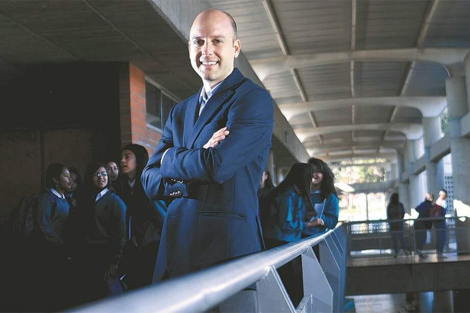 Pablo Jaramillo, director de Enseña por Colombia, en el colegio Jaime Garzón / Cristian Garavito