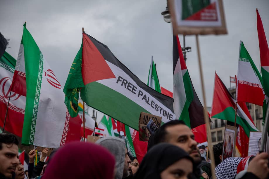 Banderas durante la manifestación.