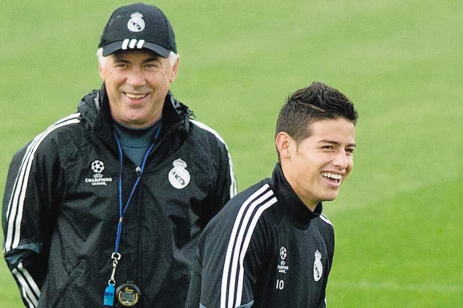 Carlo Ancelotti y James Rodríguez en un entrenamiento con el Real Madrid. / Gettyimages