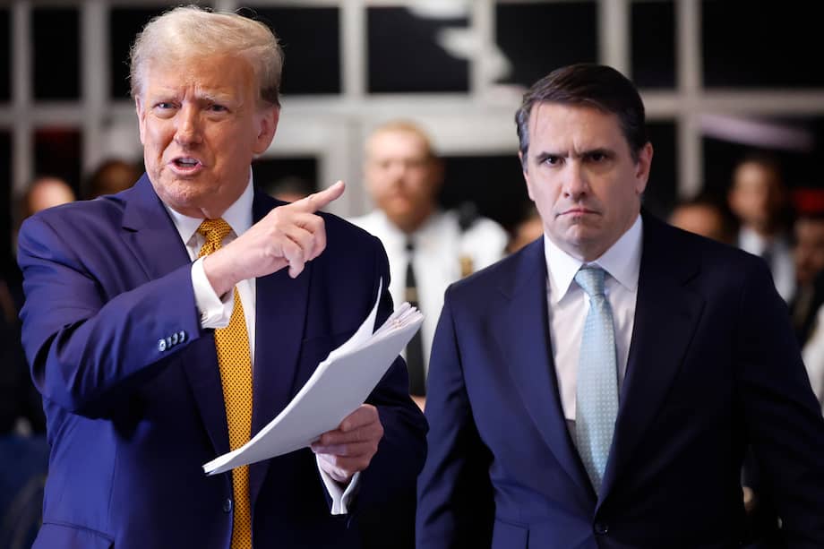 Todd Blanche, a la derecha de Donald Trump, es el actual fiscal general adjunto del Departamento de Justicia. En el pasado, fue abogado del presidente.