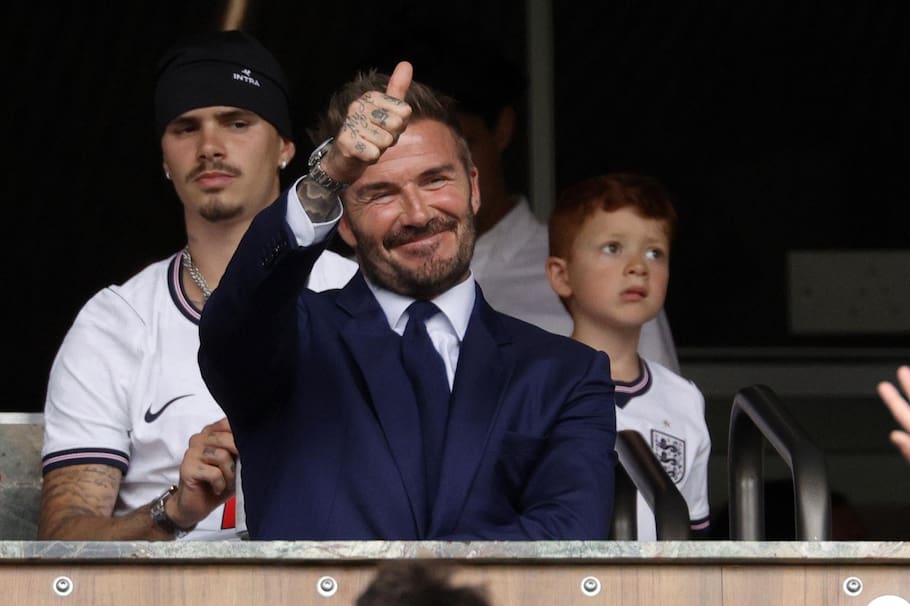 MIAMI (United States), 11/07/2026.- Former England player David Beckham (R) and his son Romeo Beckham (L) attend the FIFA World Cup 2026 quarterfinals match Norway against England, in Miami, Florida, USA, 11 July 2026. (Noruega) EFE/EPA/SHAWN THEW