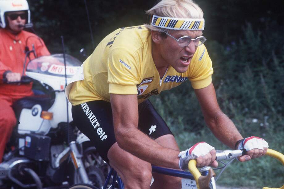 Laurent Fignon murió después de haber padecido un cáncer intestinal. En esta imagen se le ve pedaleando durante una etapa del Tour de Francia de 1984, del cual fue campeón.