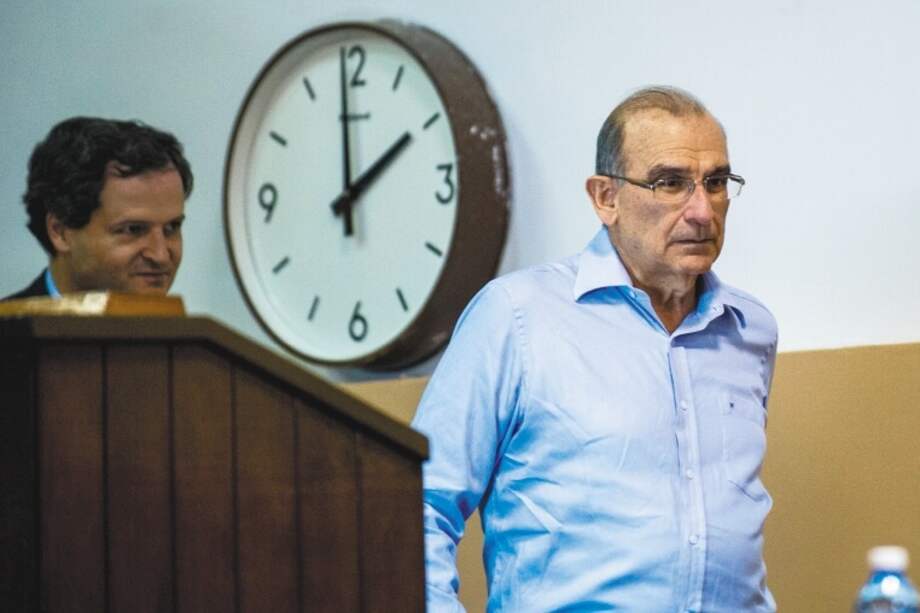 Humberto de la Calle Lombana dirigió la negociación con el apoyo del comisionado para la Paz, Sergio Jaramillo (izquierda). / AFP
