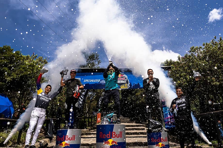 Más de mil escalones y 25 obstáculos en puntos clave, hicieron que los 2.4 km de descenso sean un recorrido lleno de emoción y adrenalina.