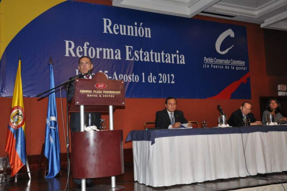 Conservadores dejan solo a Pastrana en críticas al proceso de paz