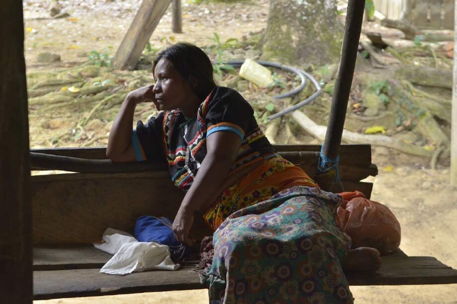 Han trasegado por Colombia de manera nómada buscando un territorio donde vivir en paz. Lo más difícil: defender sus resguardos frente a los violentos y los terratenientes.