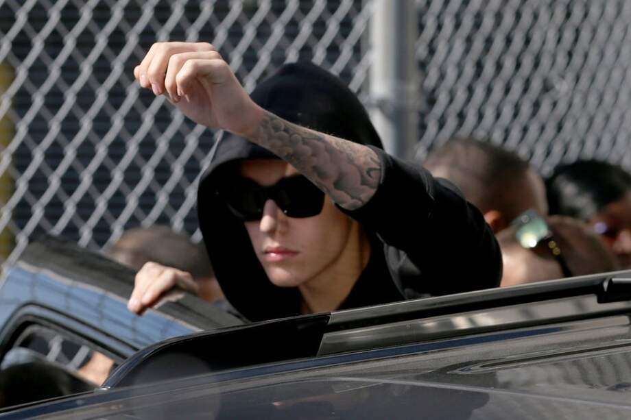 Justin Bieber en libertad tras pagar una fianza de 2.500 dólares.