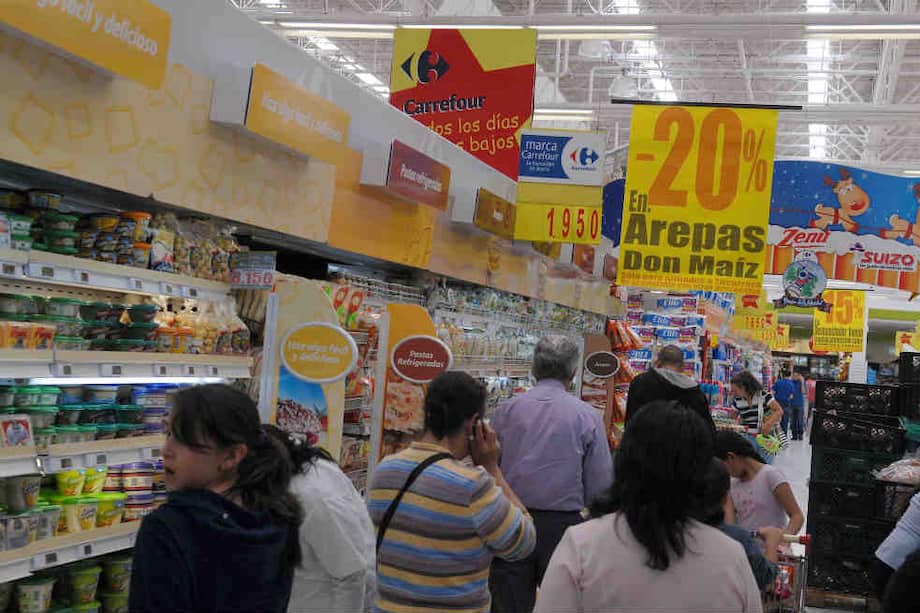 Este año el capital chileno en Colombia superará los US$5.000 millones. Se espera que Carrefour cambie su nombre por almacenes Jumbo en nuestro país. / Archivo