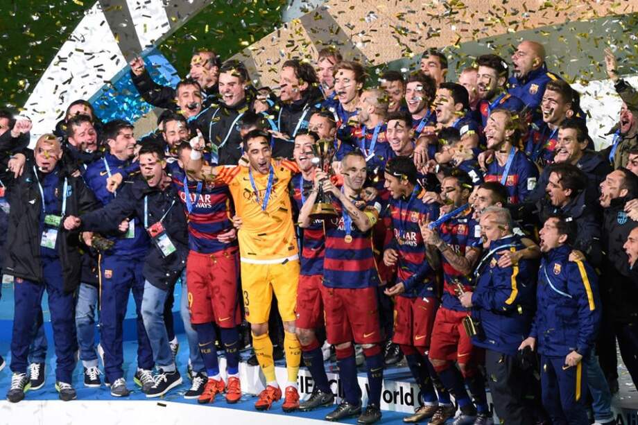 Los jugadores del Barcelona celebran el título del Mundial de Clubes. Foto: AFP
